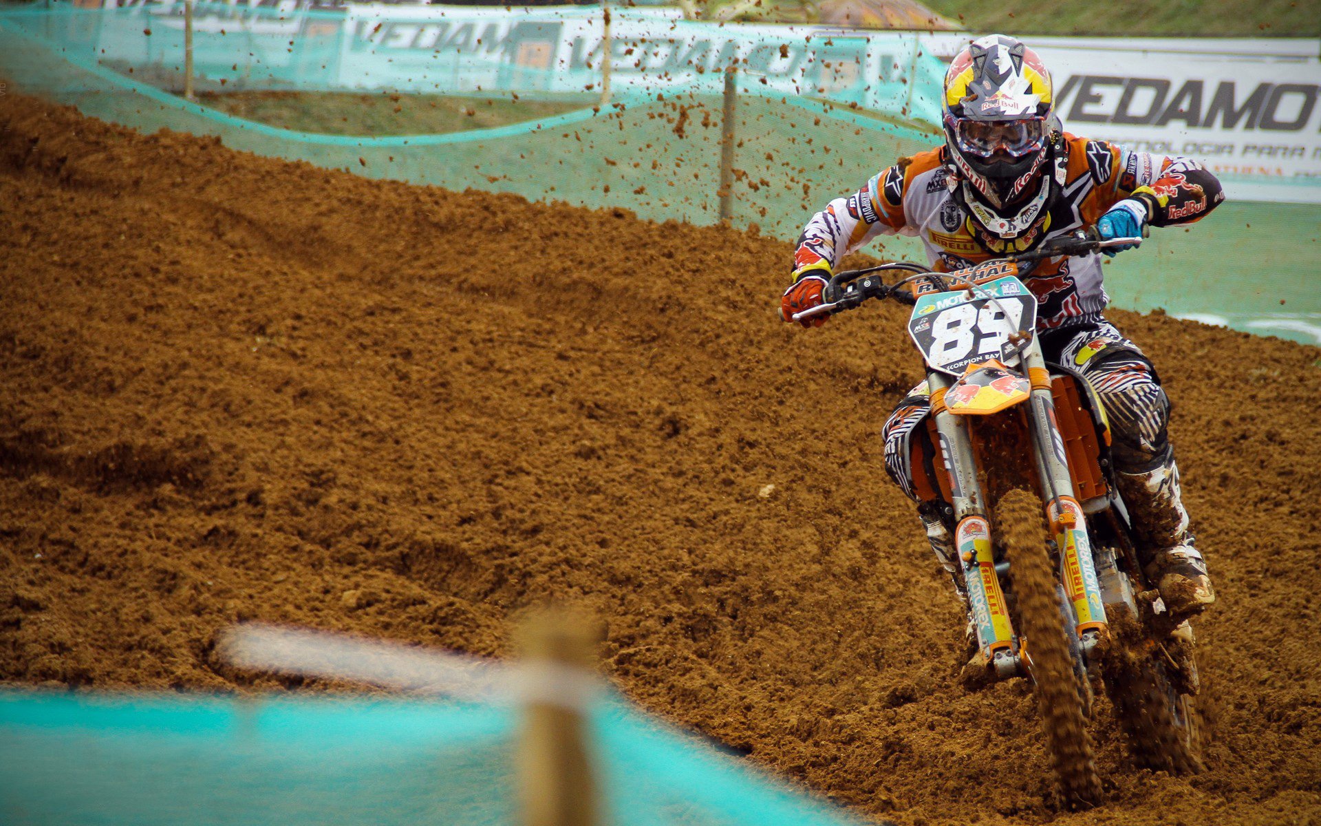 世界青少年冰雪运动会在哈尔滨精彩纷呈，青少年冰雪运动的宣传标语