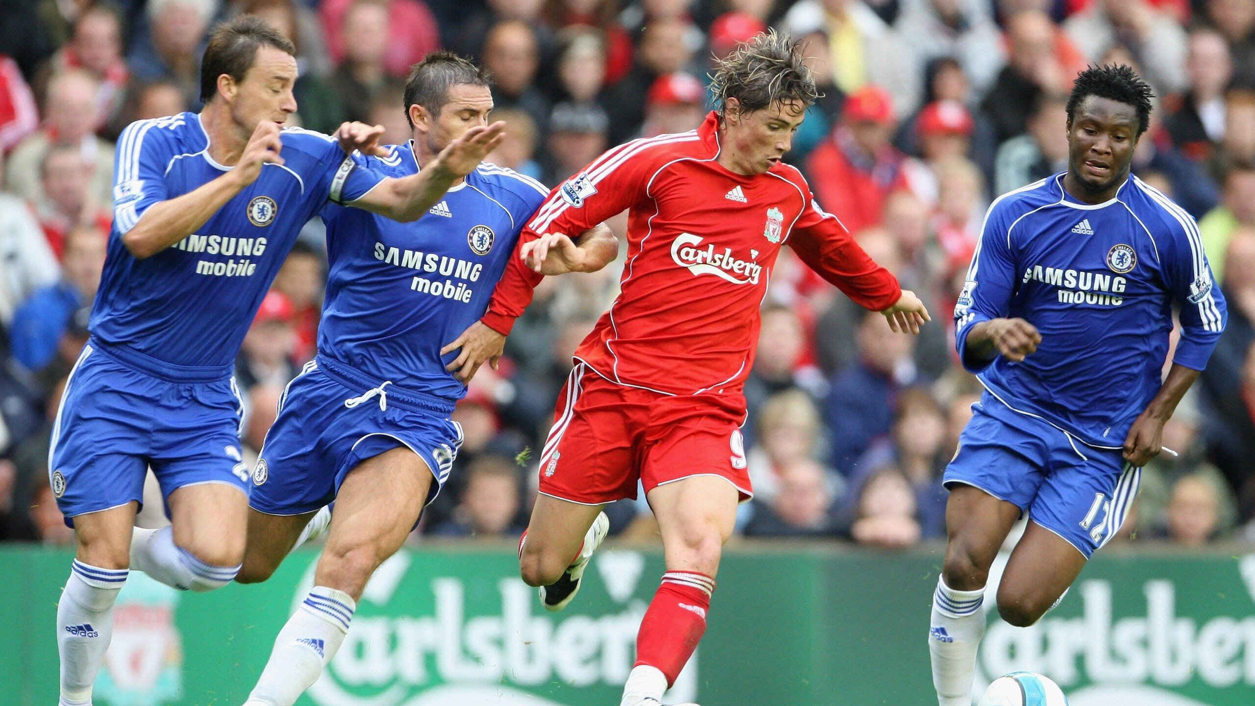 中超联赛中国足球夺冠 球员士气高涨，中超冠军2021